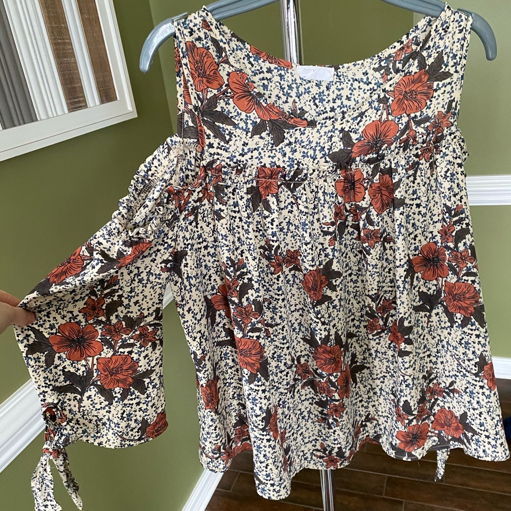 Floral cold shoulder shirt